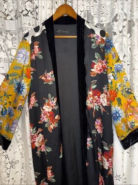 Zara Black Satin-Look Kimono with velvet Trim
